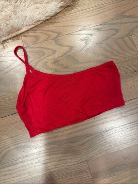 PrettyLittleThing Red One-Shoulder Crop Top